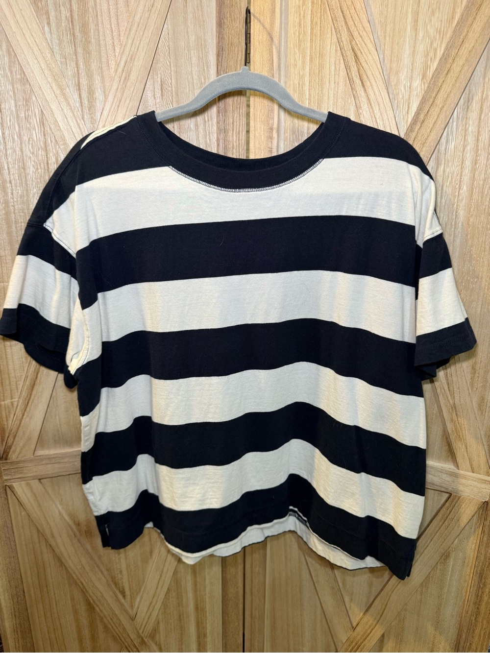 Old Navy Black and White Striped Short Sleeve Tee